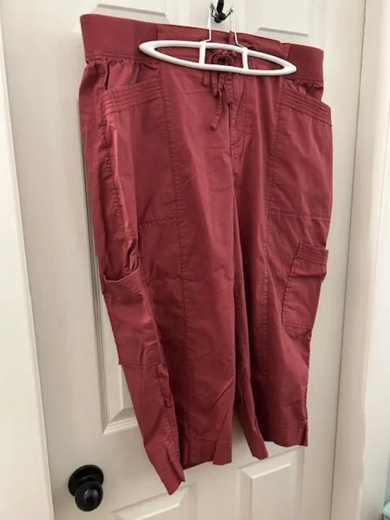 Pennington Capris - Picture 1 of 8